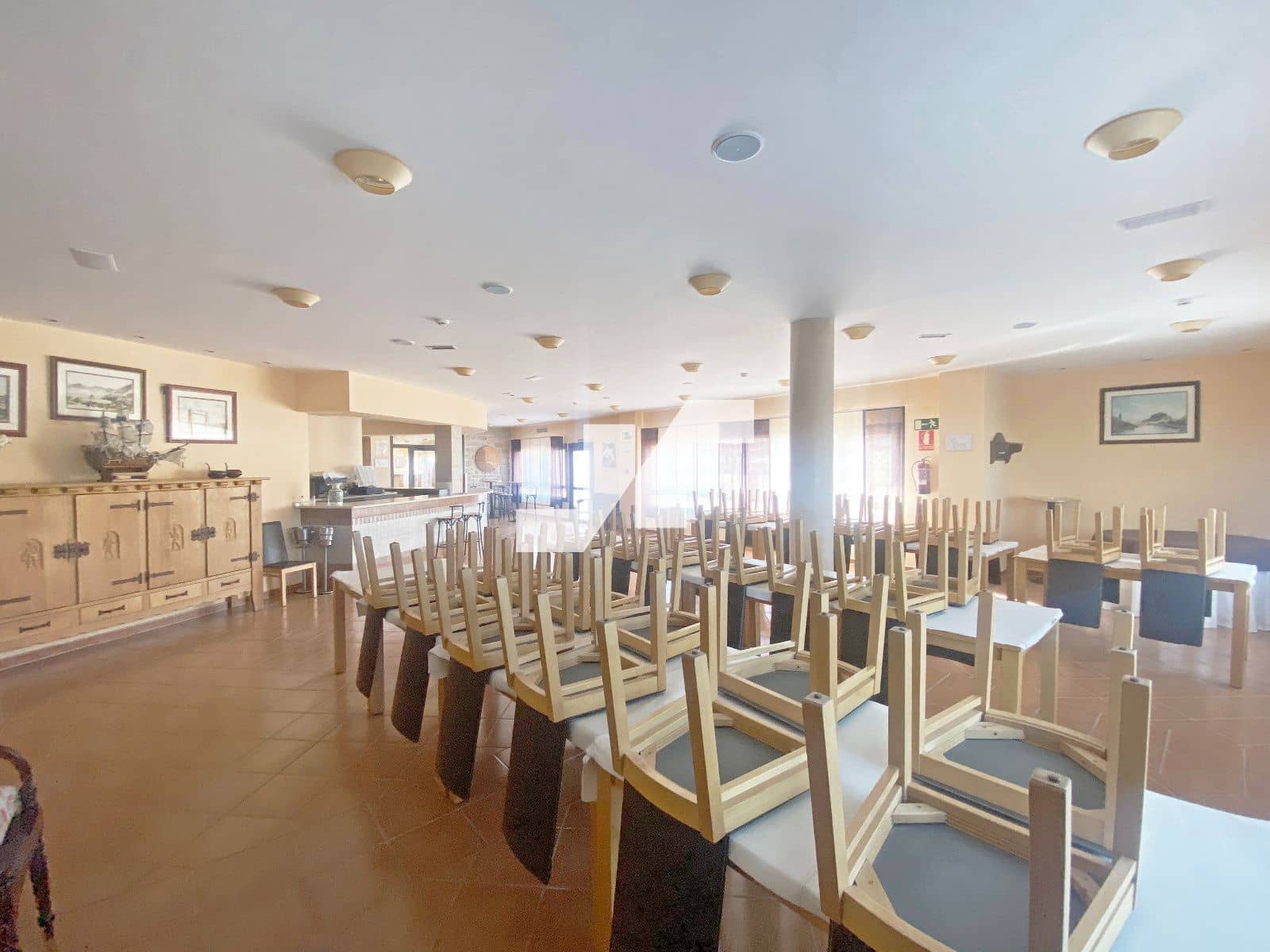 10 soverom Restaurant/Bar til salgs i Orea med svømmebasseng - € 2 000 000 (Ref: 9778777)