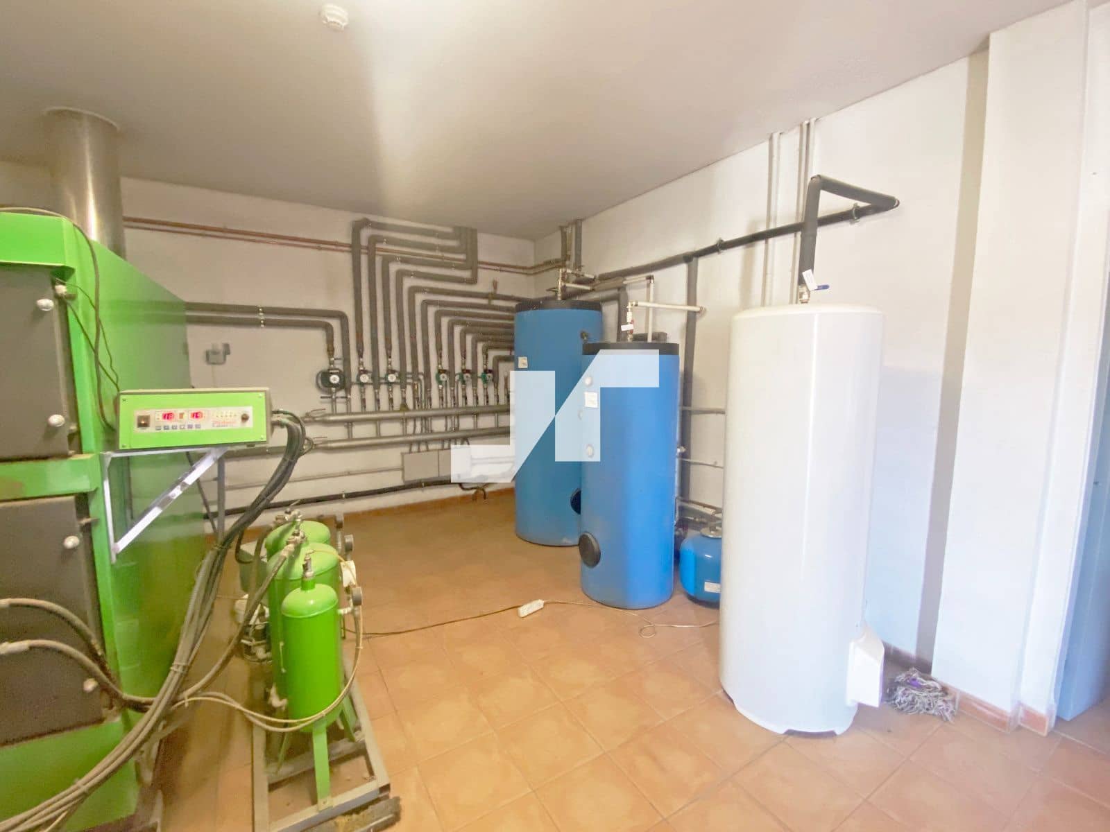 10 soverom Restaurant/Bar til salgs i Orea med svømmebasseng - € 2 000 000 (Ref: 9778777)