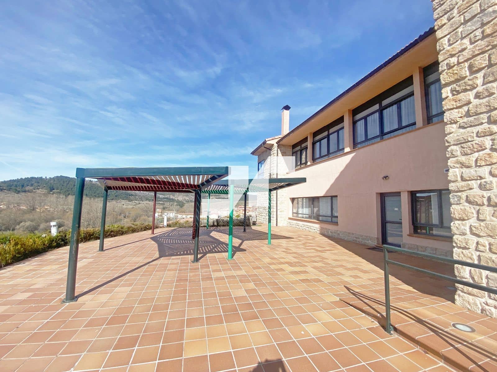 10 soverom Restaurant/Bar til salgs i Orea med svømmebasseng - € 2 000 000 (Ref: 9778777)