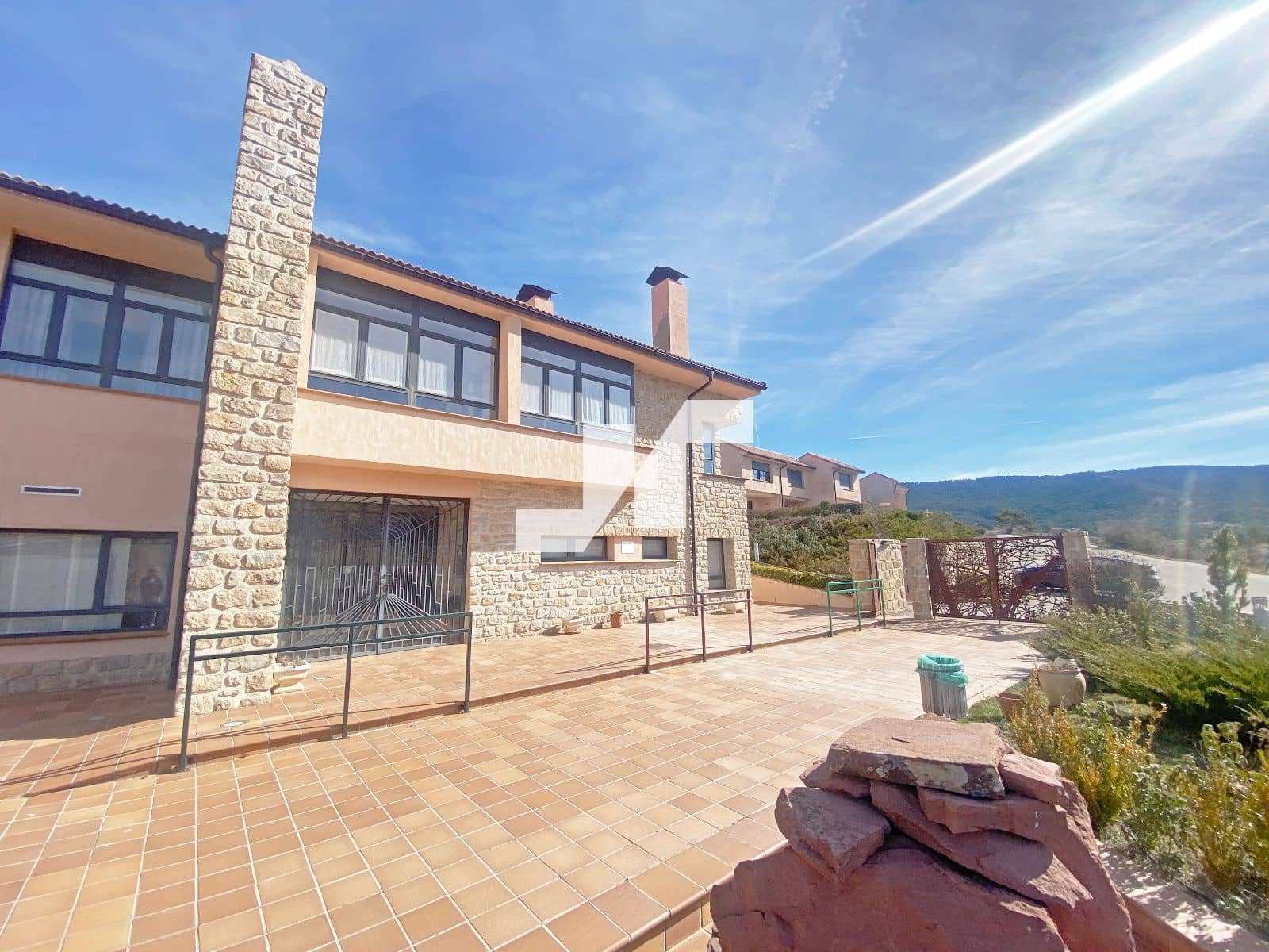 10 soverom Restaurant/Bar til salgs i Orea med svømmebasseng - € 2 000 000 (Ref: 9778777)