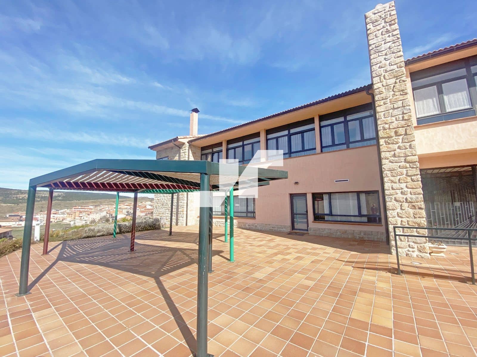 10 soverom Restaurant/Bar til salgs i Orea med svømmebasseng - € 2 000 000 (Ref: 9778777)