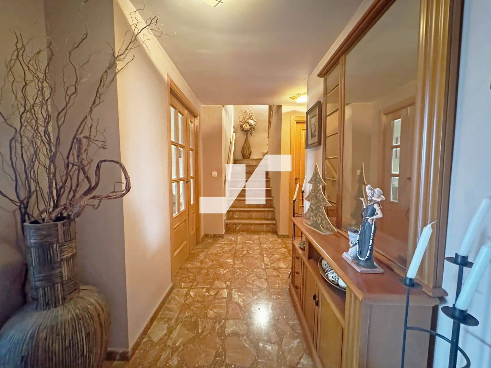 6 bedroom Flat for sale in Vila-real with garage - € 350,000 (Ref: 9828153)