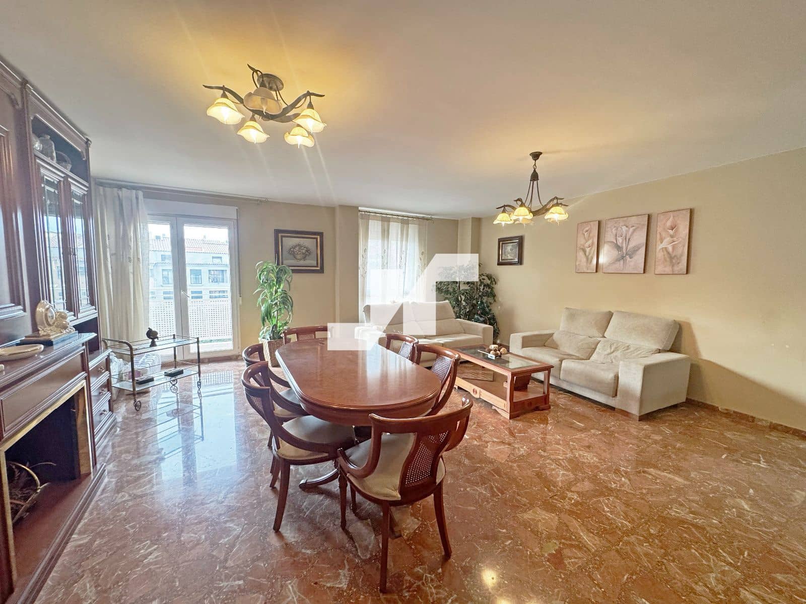 6 bedroom Flat for sale in Vila-real with garage - € 350,000 (Ref: 9828153)