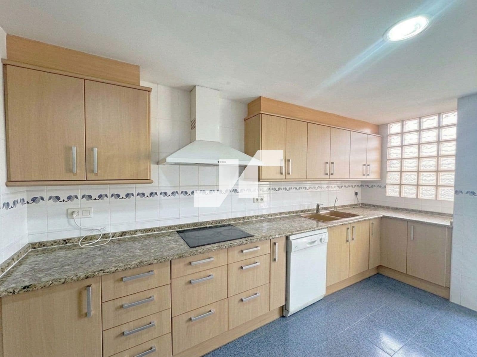 6 bedroom Flat for sale in Vila-real with garage - € 350,000 (Ref: 9828153)