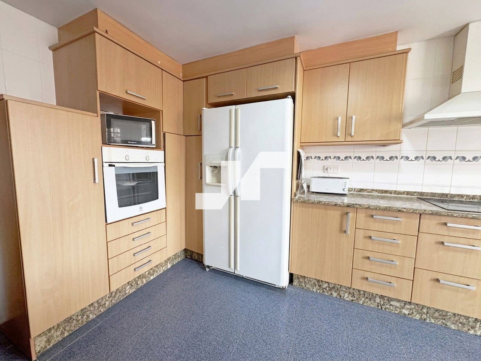 6 bedroom Flat for sale in Vila-real with garage - € 350,000 (Ref: 9828153)