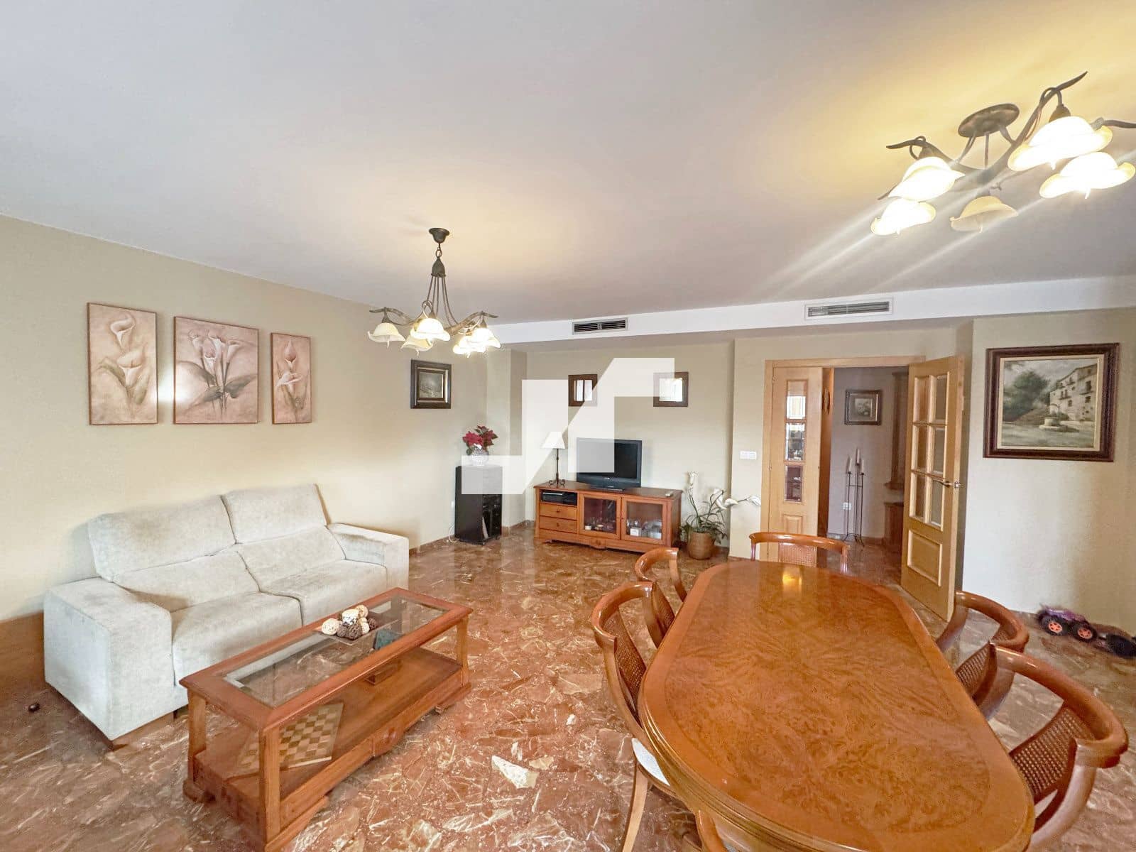 6 bedroom Flat for sale in Vila-real with garage - € 350,000 (Ref: 9828153)