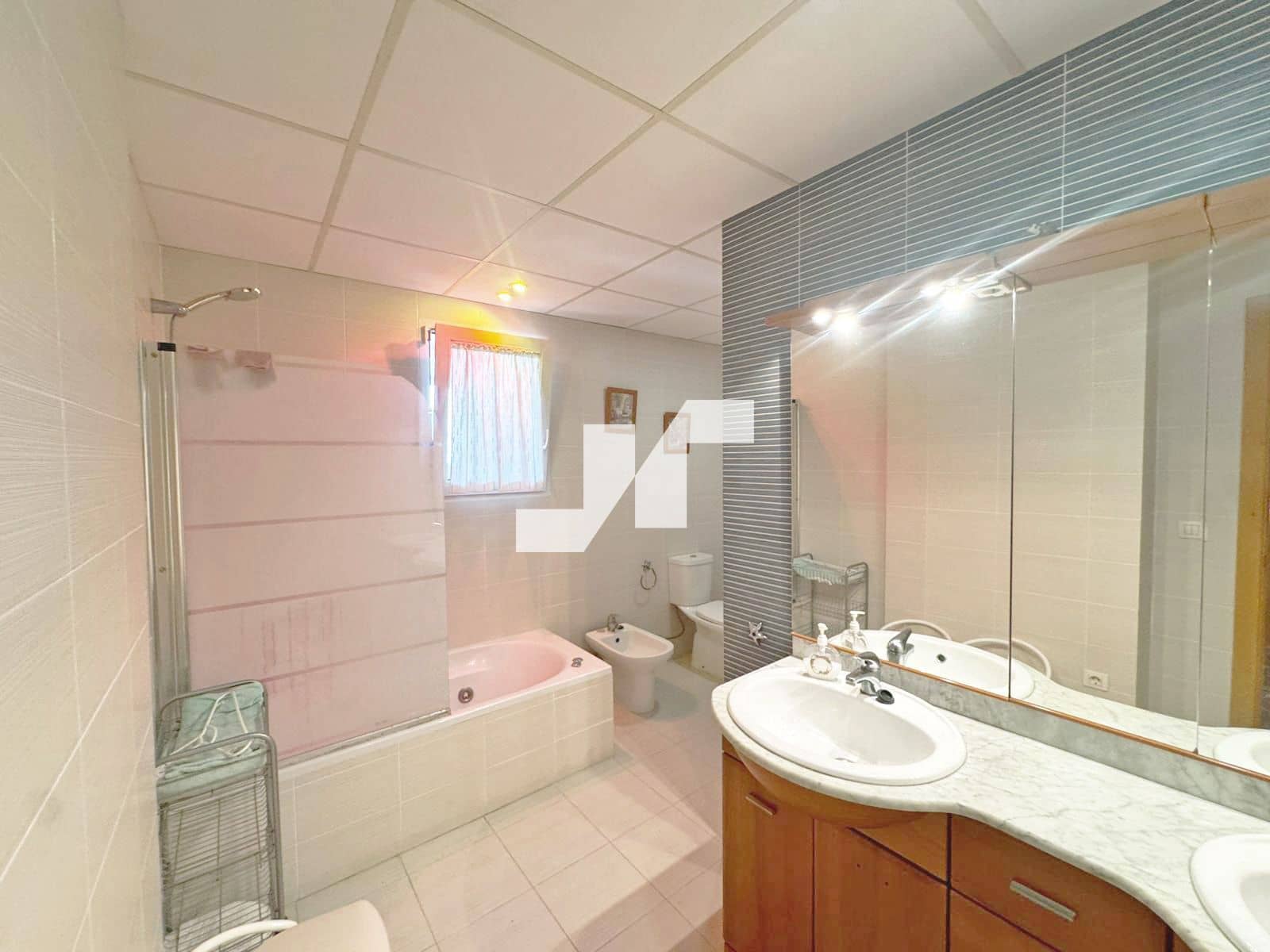 6 bedroom Flat for sale in Vila-real with garage - € 350,000 (Ref: 9828153)