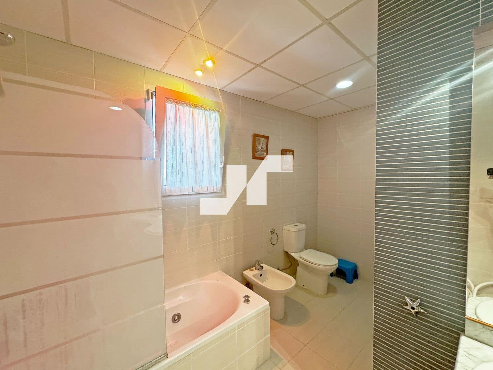 6 bedroom Flat for sale in Vila-real with garage - € 350,000 (Ref: 9828153)