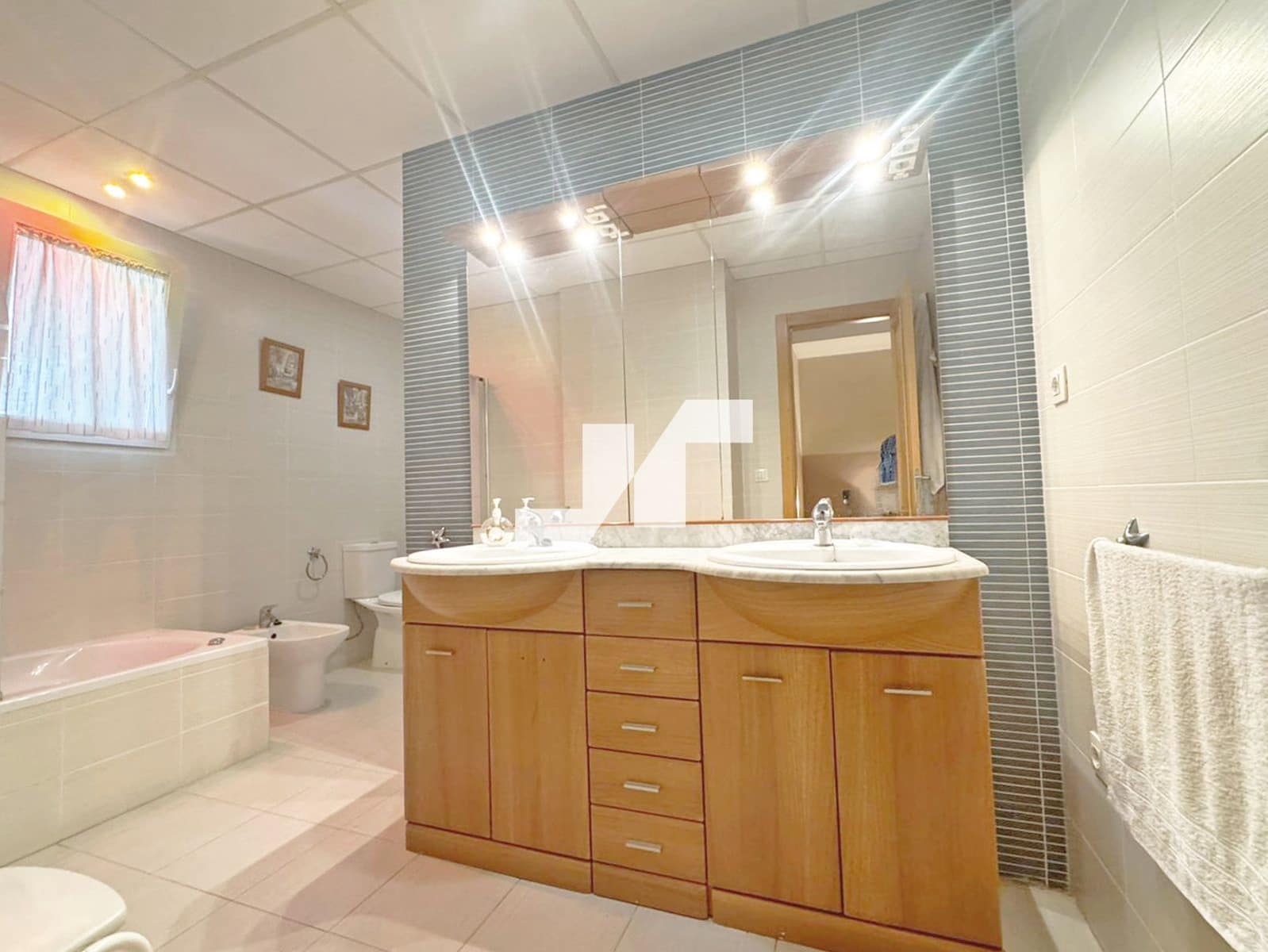 6 bedroom Flat for sale in Vila-real with garage - € 350,000 (Ref: 9828153)