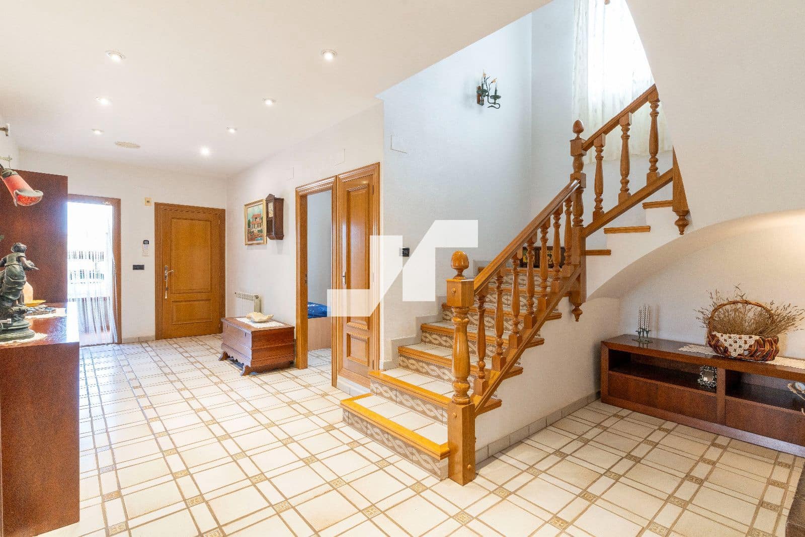 5 bedroom Villa for sale in Vila-real with pool garage - € 595,000 (Ref: 9836827)