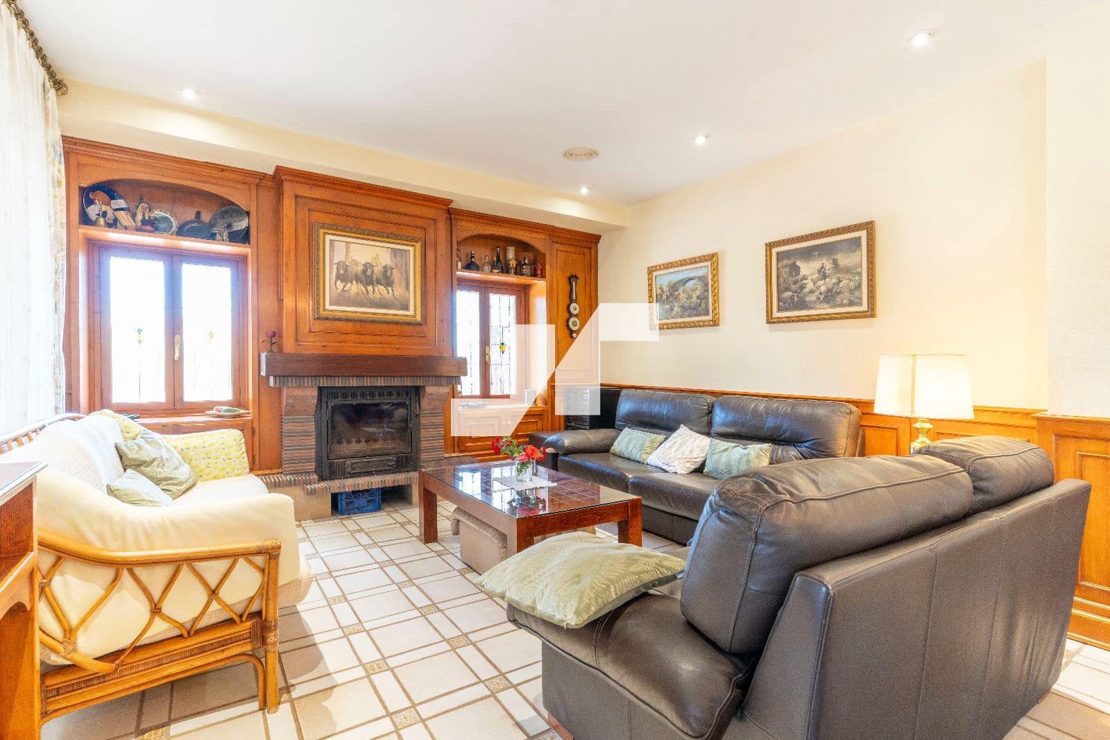 5 bedroom Villa for sale in Vila-real with pool garage - € 595,000 (Ref: 9836827)