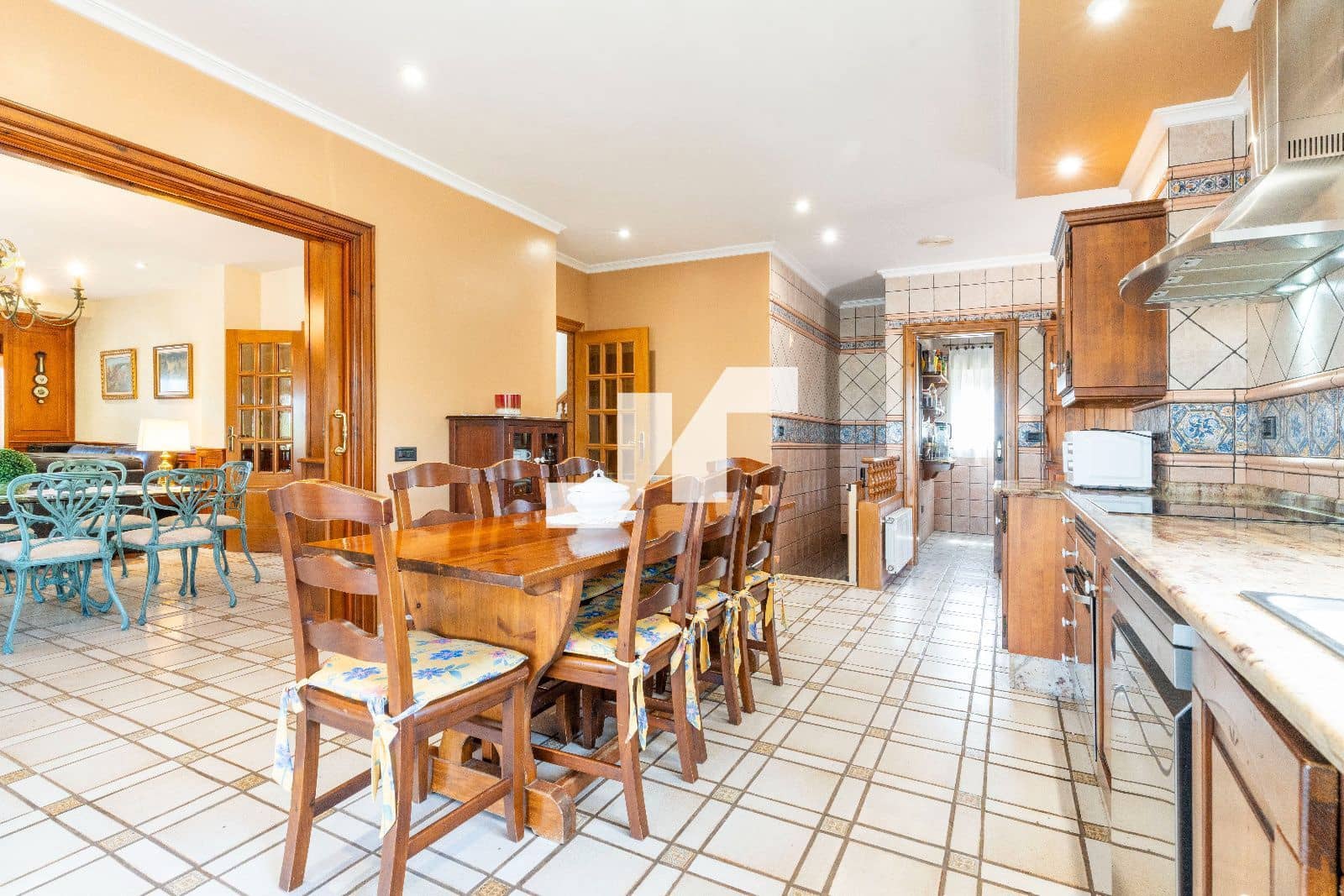 5 bedroom Villa for sale in Vila-real with pool garage - € 595,000 (Ref: 9836827)
