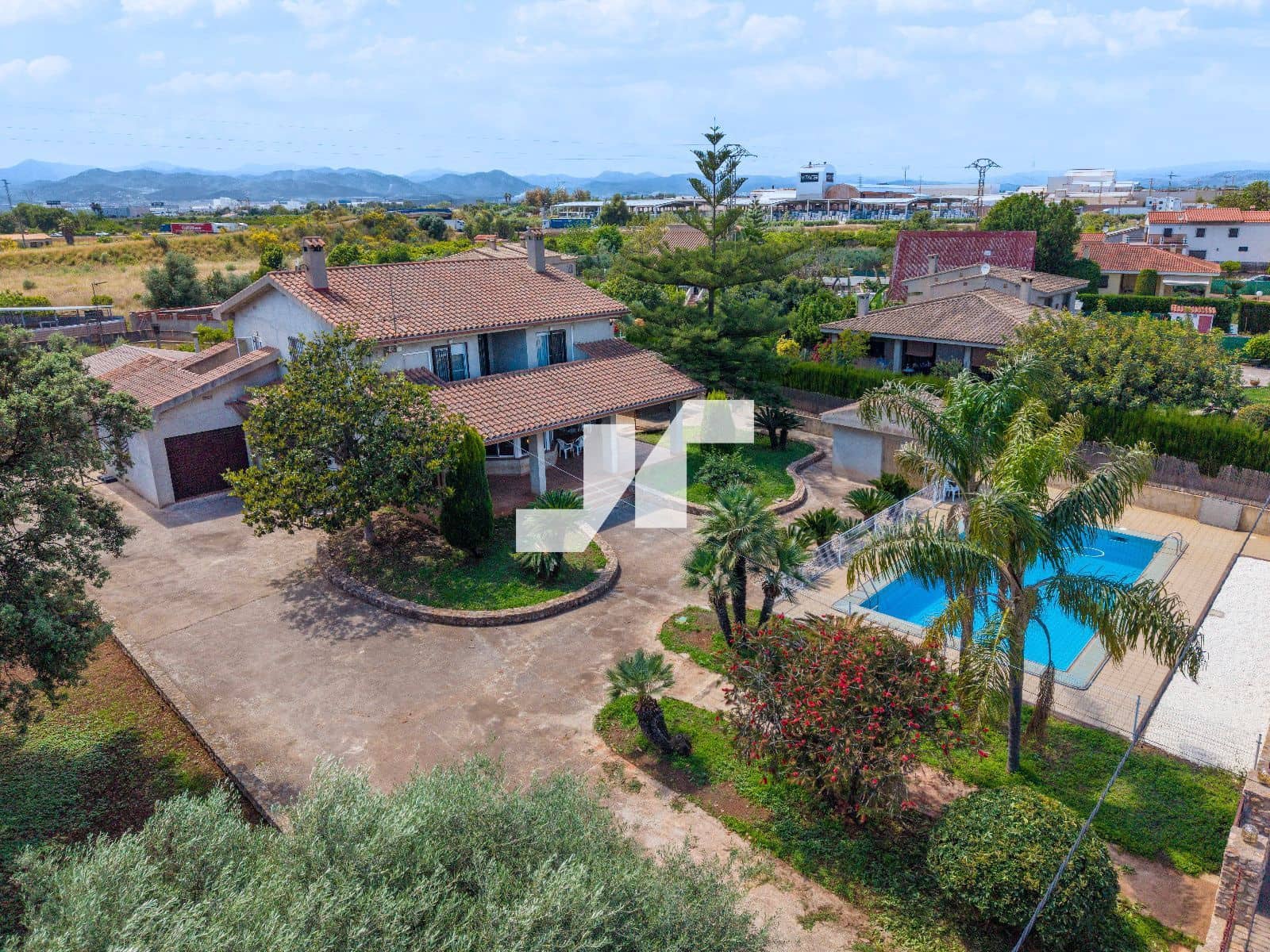 5 bedroom Villa for sale in Vila-real with pool garage - € 595,000 (Ref: 9836827)
