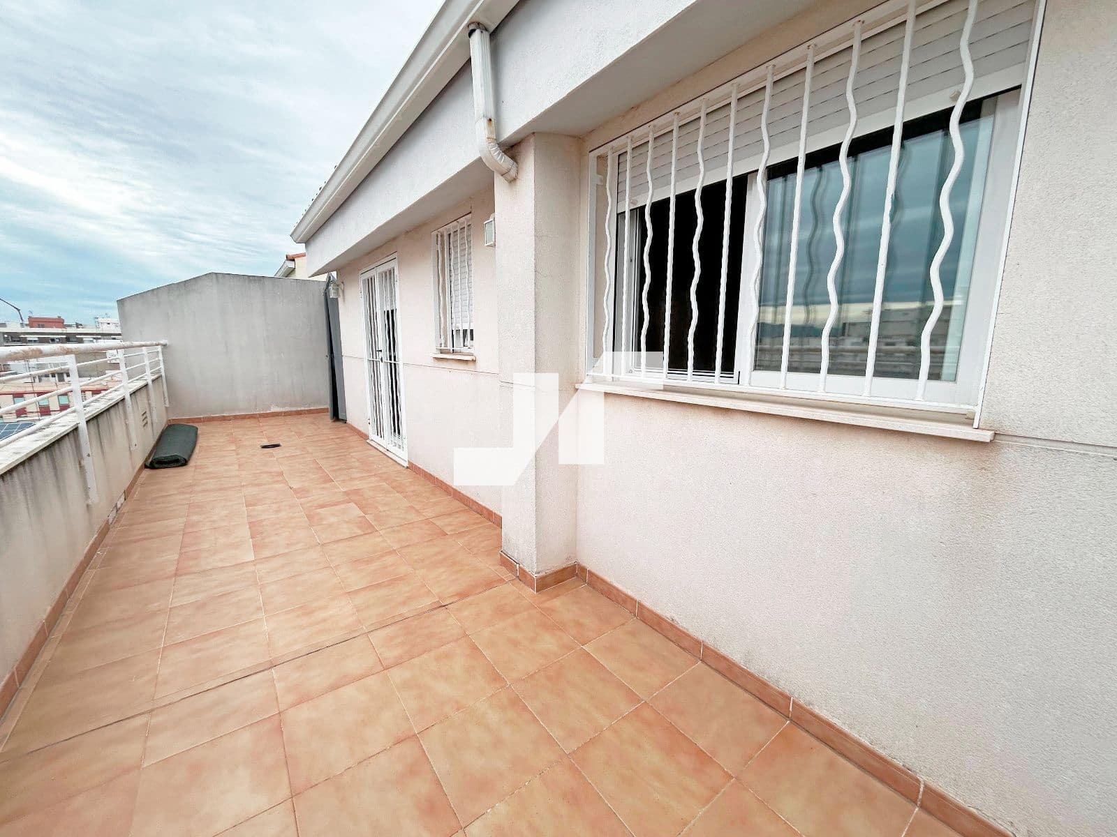 4 bedroom Penthouse for sale in Vila-real with garage - € 215,000 (Ref: 9841786)