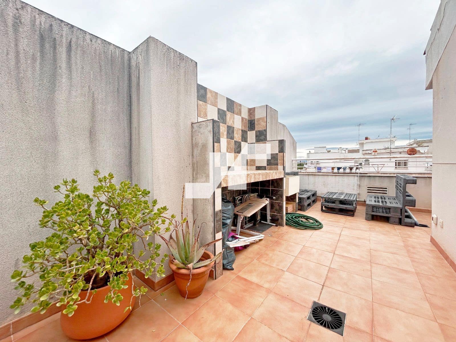 4 bedroom Penthouse for sale in Vila-real with garage - € 215,000 (Ref: 9841786)