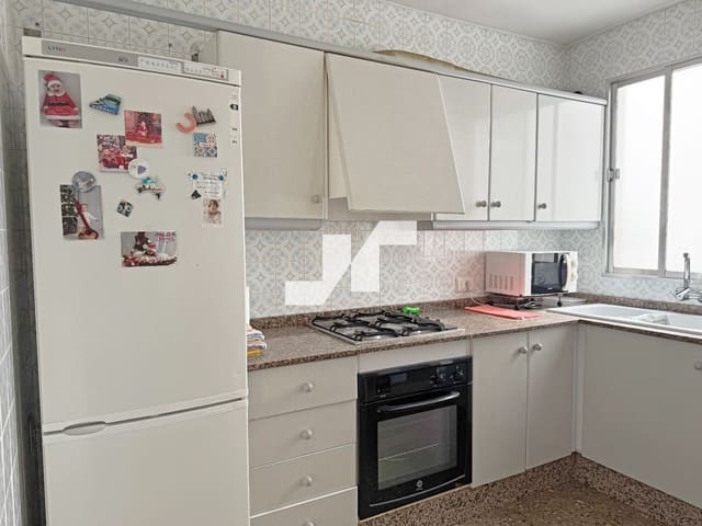 Piso de 4 habitaciones en Vila-real en venta con garaje - 170.000 € (Ref: 9863895)