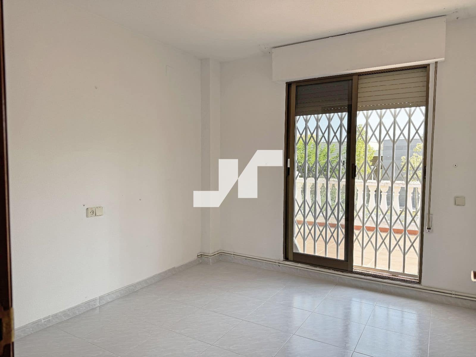 4 Zimmer Haus zu verkaufen in Oropesa  mit Garage - 240.000 € (Ref: 9873706)