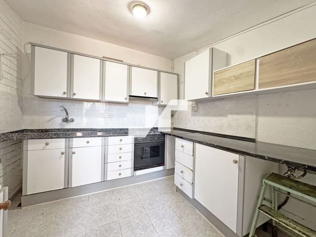 4 Zimmer Haus zu verkaufen in Oropesa  mit Garage - 240.000 € (Ref: 9873706)