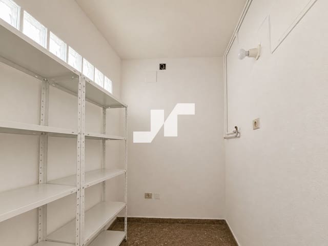 4 bedroom Flat for sale in Vila-real - € 140,000 (Ref: 9893595)