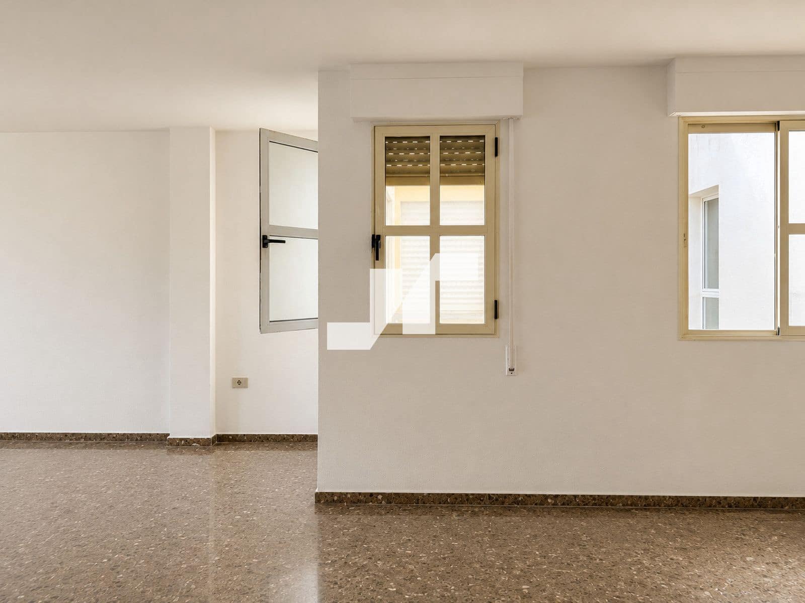 Piso de 4 habitaciones en Vila-real en venta - 140.000 € (Ref: 9893595)