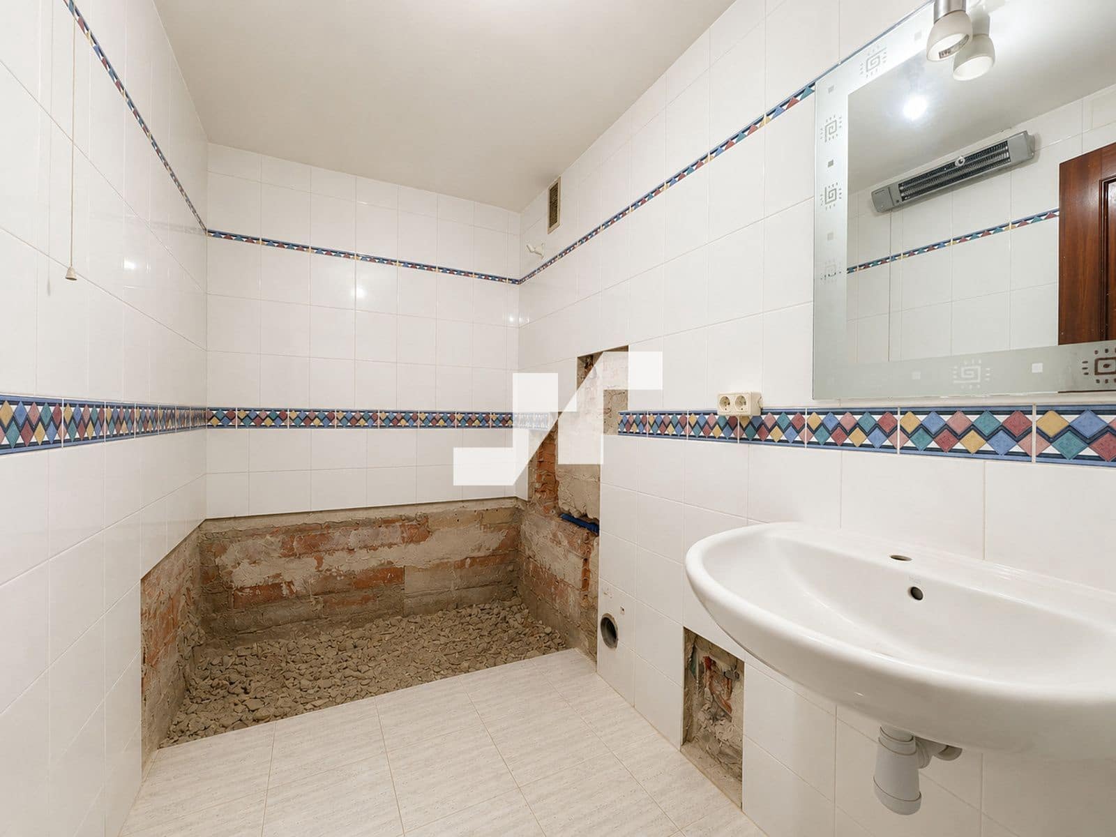 Piso de 4 habitaciones en Vila-real en venta - 140.000 € (Ref: 9893595)