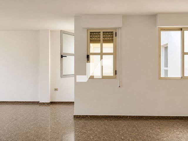 4 bedroom Flat for sale in Vila-real - € 140,000 (Ref: 9893595)