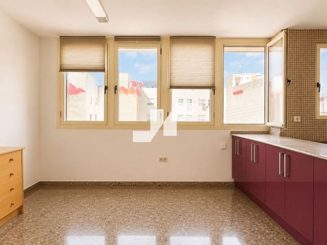 4 bedroom Flat for sale in Vila-real - € 140,000 (Ref: 9893595)