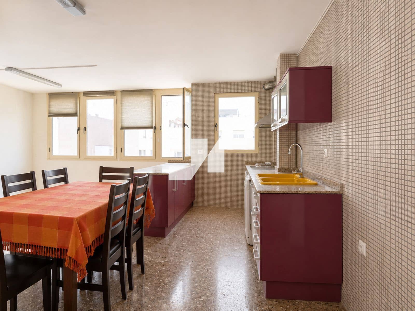 Piso de 4 habitaciones en Vila-real en venta - 140.000 € (Ref: 9893595)