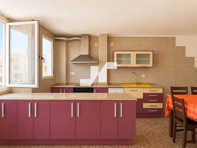 4 bedroom Flat for sale in Vila-real - € 140,000 (Ref: 9893595)