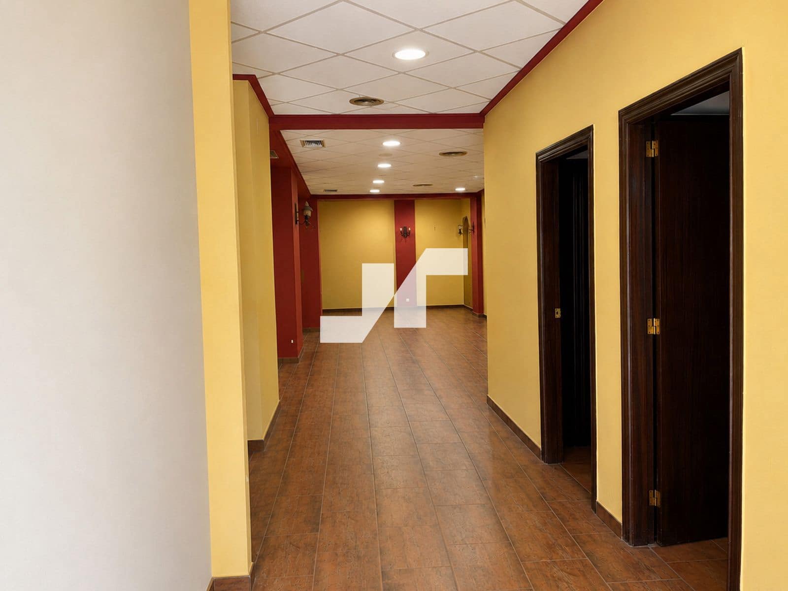Commercial for sale in Vila-real - € 65,000 (Ref: 9895460)