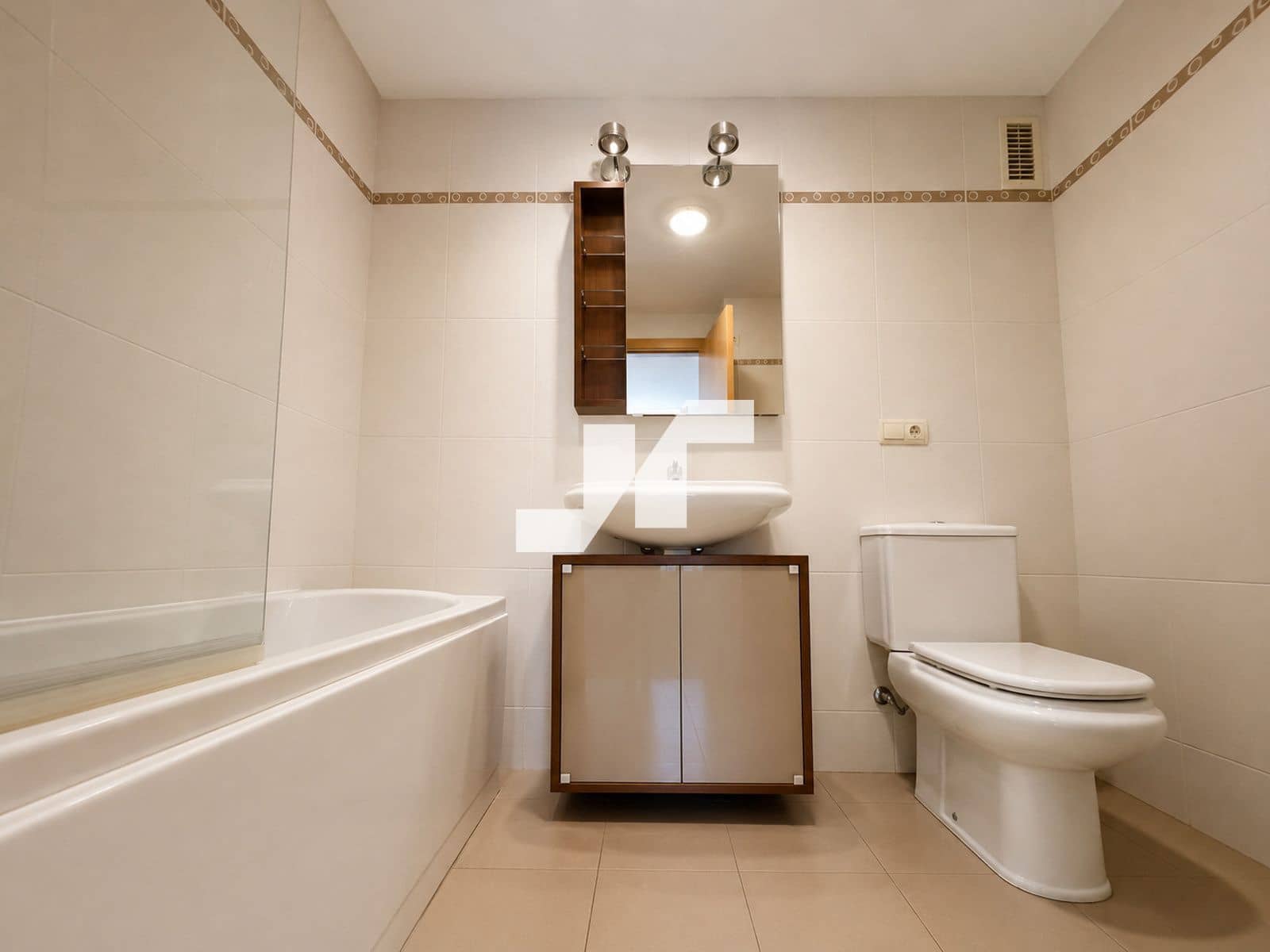 4 bedroom Townhouse for sale in Almassora / Almazora with garage - € 375,000 (Ref: 9902387)