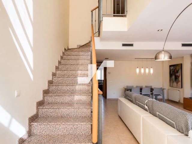 4 bedroom Townhouse for sale in Almassora / Almazora with garage - € 375,000 (Ref: 9902387)