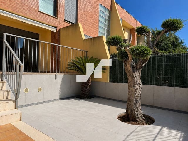4 bedroom Townhouse for sale in Almassora / Almazora with garage - € 375,000 (Ref: 9902387)