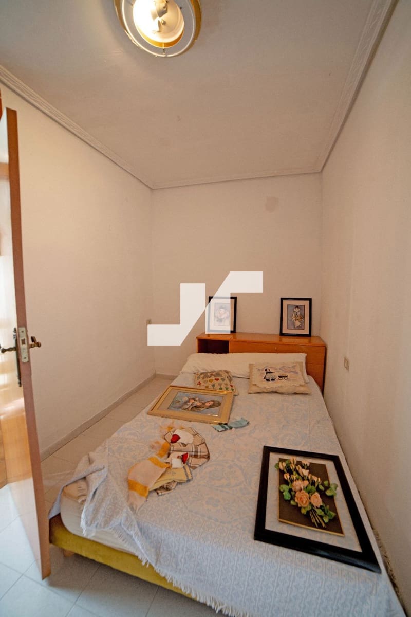 3 bedroom Flat for sale in Castello de la Plana - € 95,000 (Ref: 9925025)