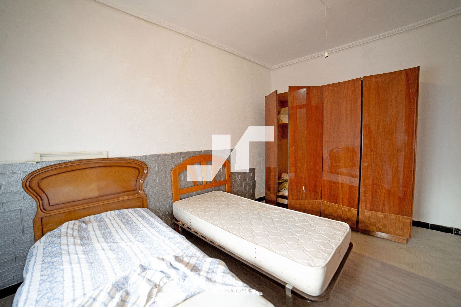 3 bedroom Flat for sale in Castello de la Plana - € 95,000 (Ref: 9925025)