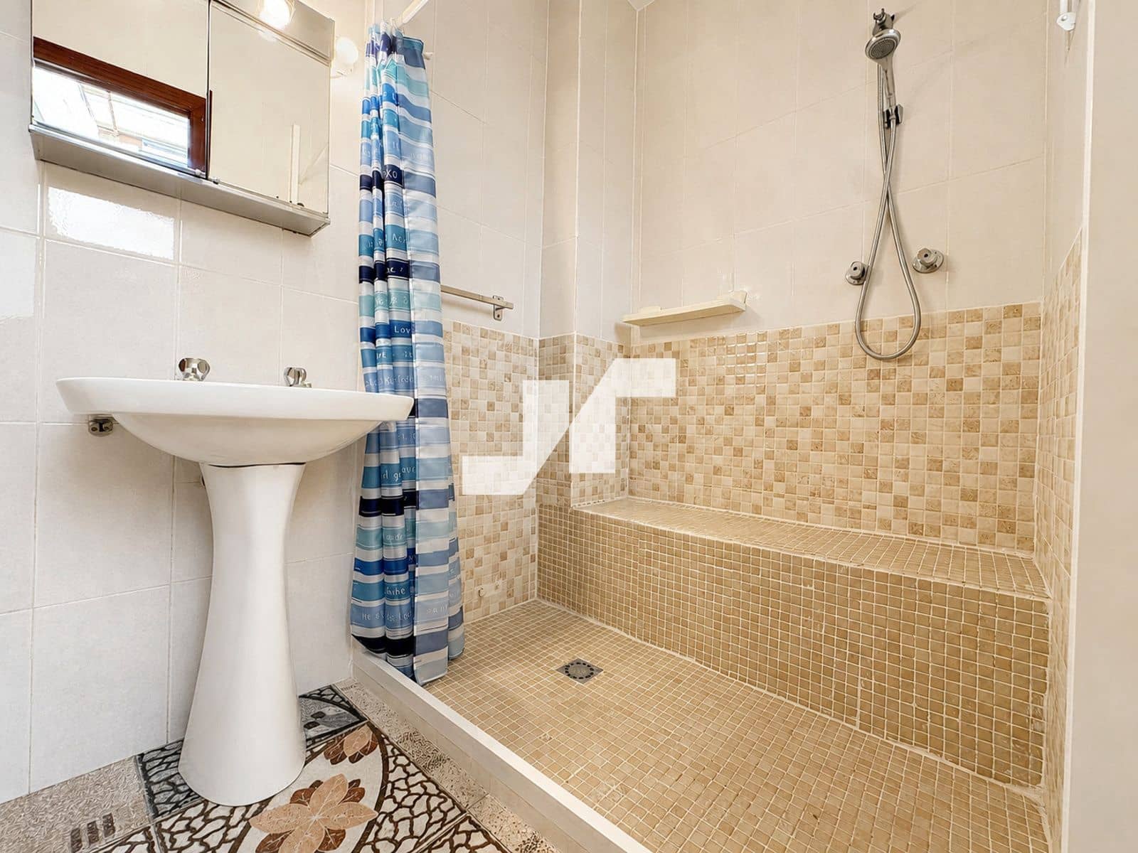 4 slaapkamer Villa te koop in Almassora / Almazora met garage - € 400.000 (Ref: 9948943)