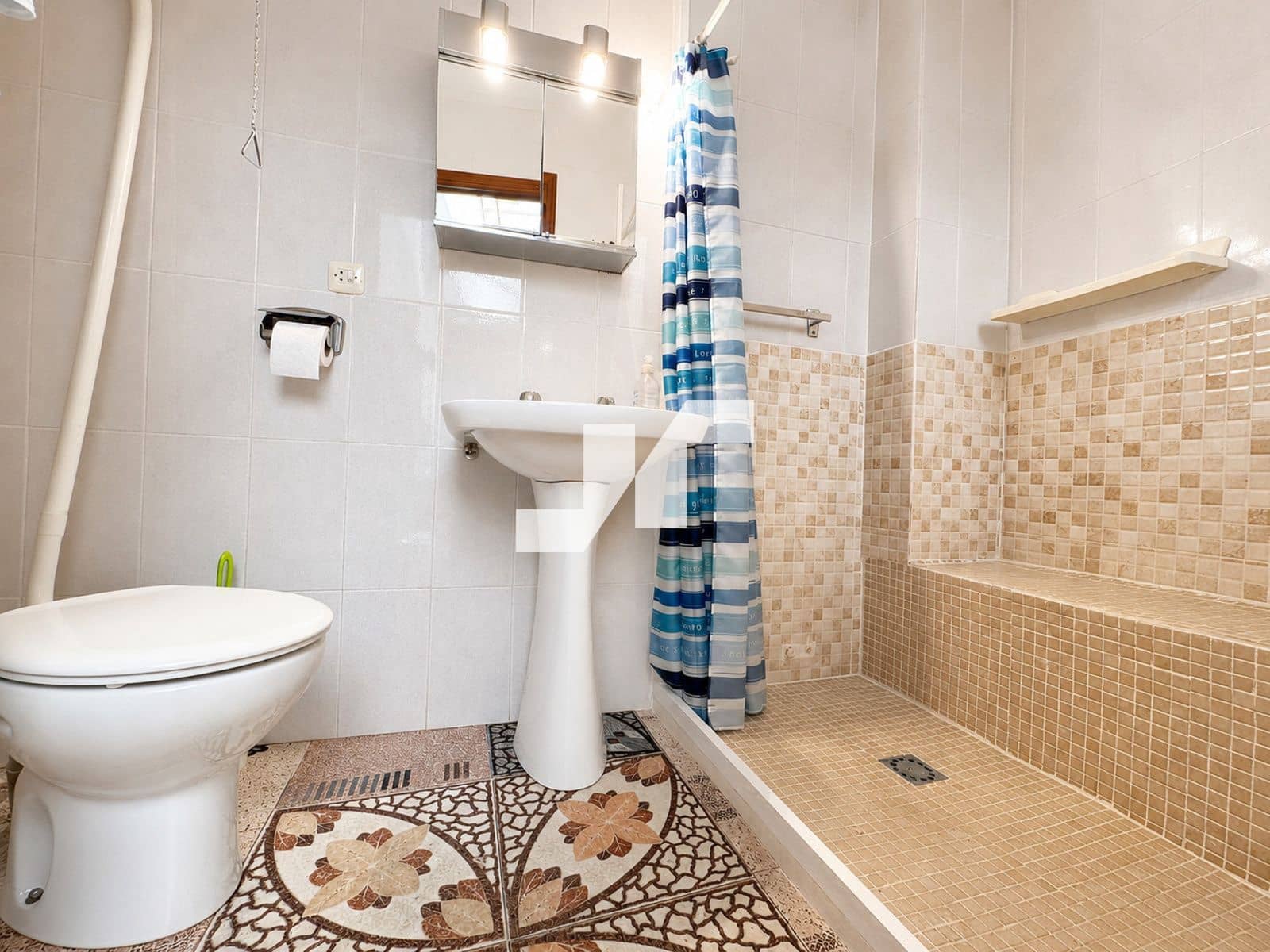 4 slaapkamer Villa te koop in Almassora / Almazora met garage - € 400.000 (Ref: 9948943)