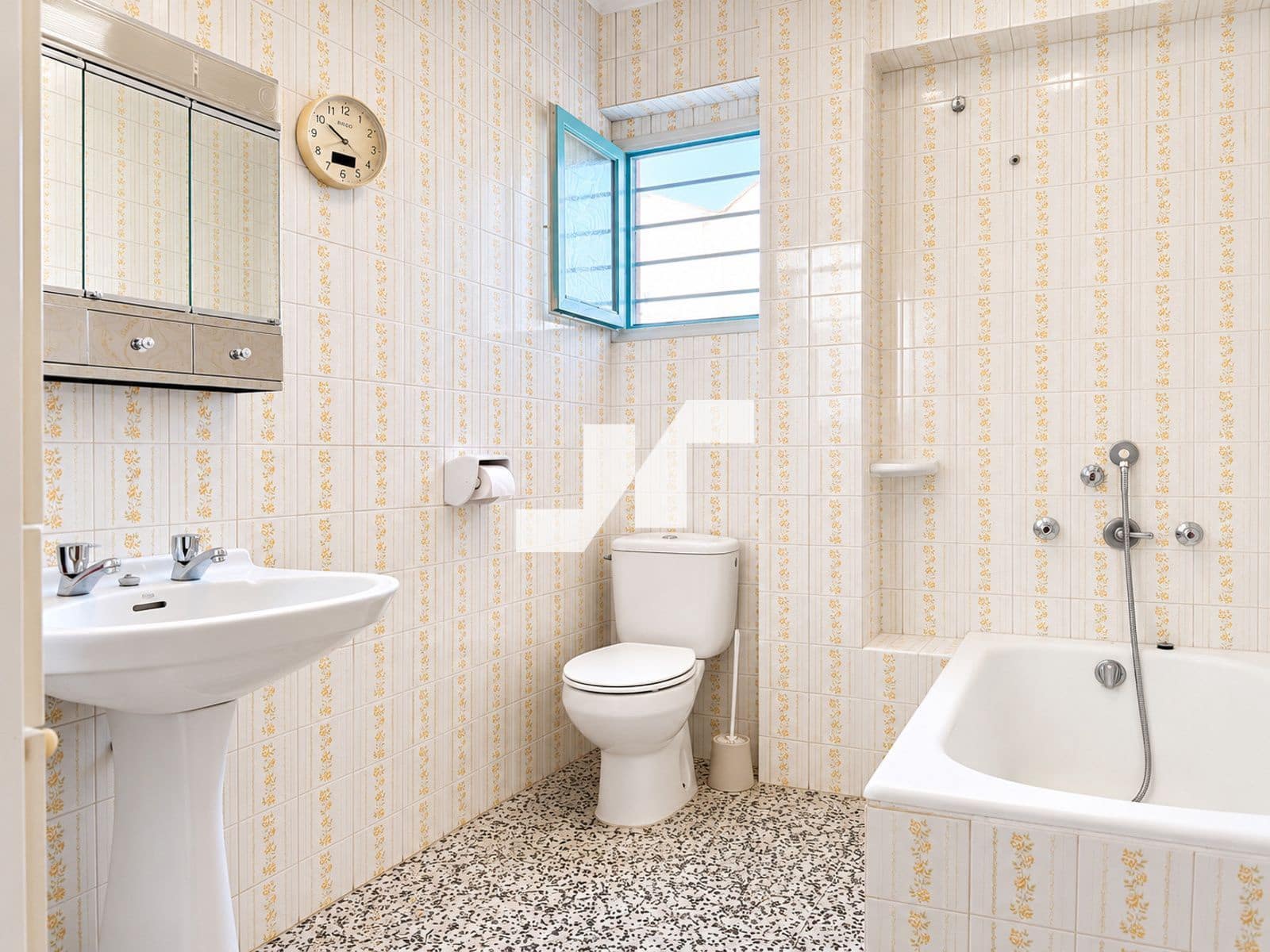 4 slaapkamer Villa te koop in Almassora / Almazora met garage - € 400.000 (Ref: 9948943)