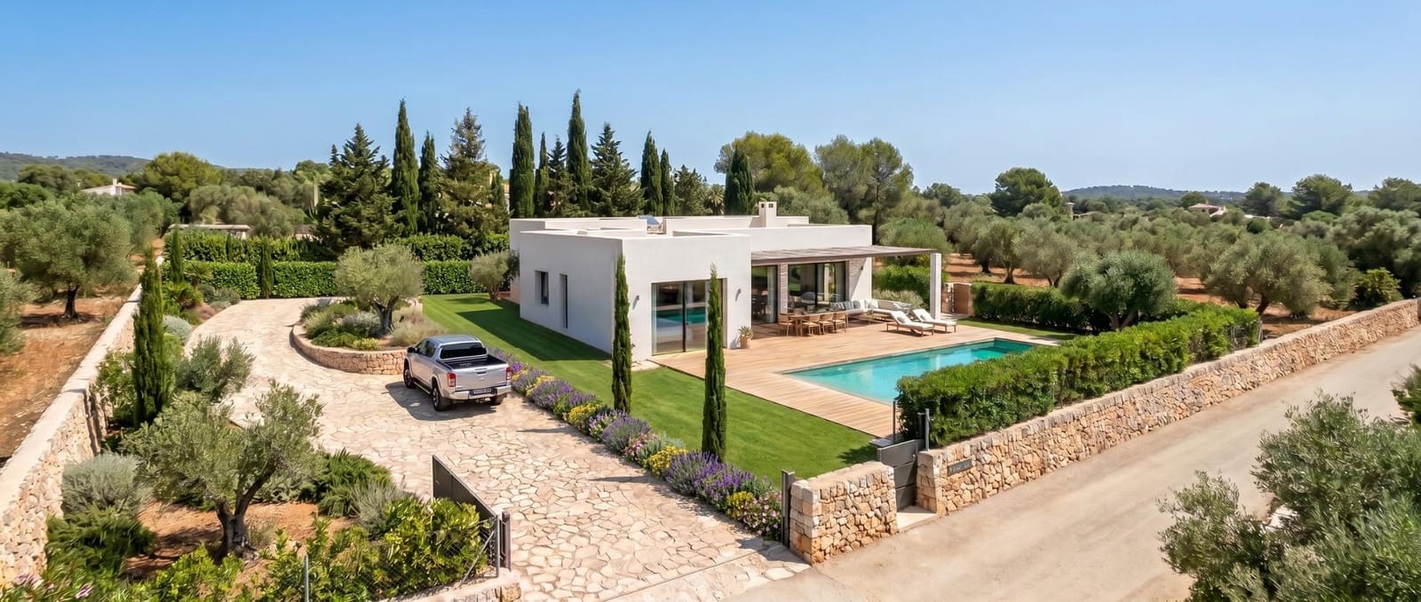 Chalet de 3 habitaciones en Pinoso en venta con piscina - 365.000 € (Ref: 10017671)