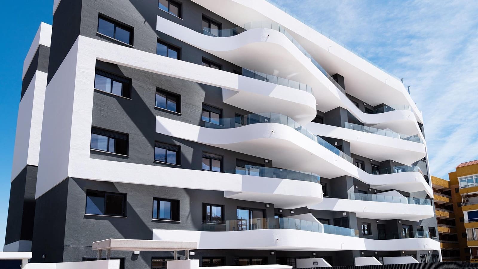 3 quarto Apartamento para venda em Punta Prima com piscina - 412 000 € (Ref: 9586962)