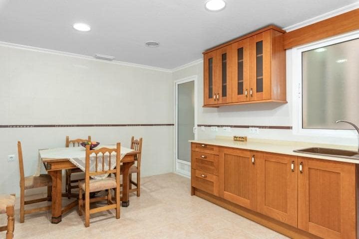 5 sypialnia Apartament na sprzedaż w Torrevieja z garażem - 260 000 € (Ref: 9587126)