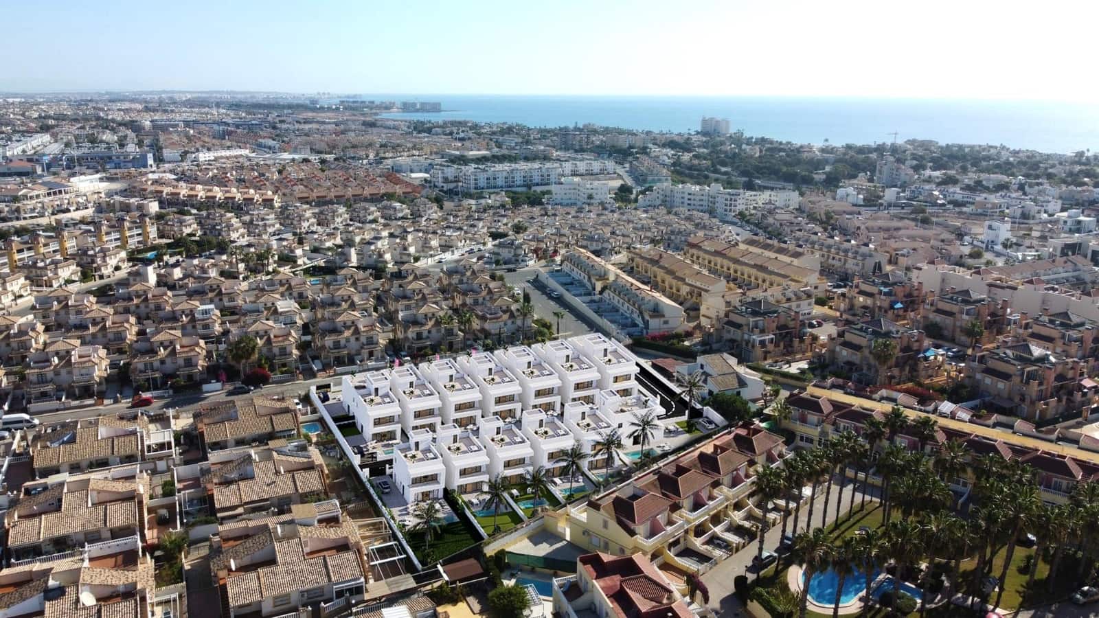 Pareado de 3 habitaciones en La Zenia en venta con piscina - 495.000 € (Ref: 9587157)