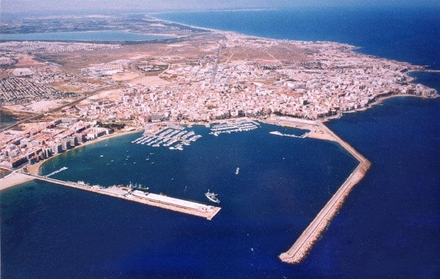 Apartamento de 2 habitaciones en Torrevieja en venta con piscina - 198.000 € (Ref: 9587306)