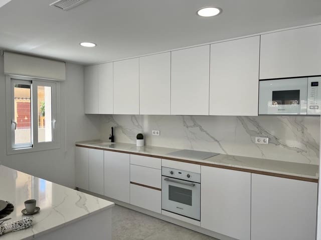 3 slaapkamer Appartement te koop in Torreblanca, Torrevieja met zwembad - € 350.000 (Ref: 9587457)