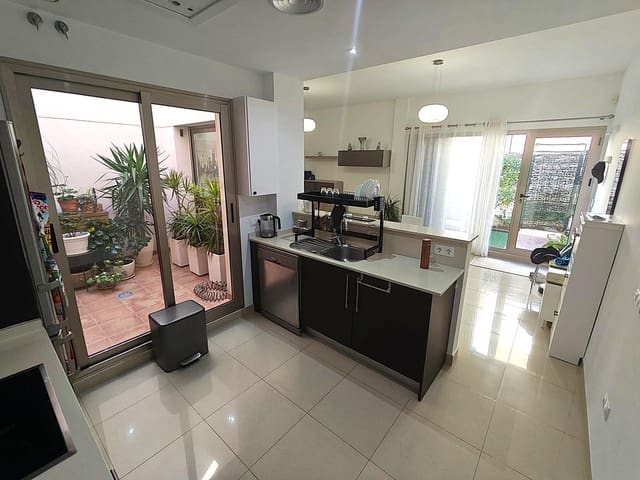 3 chambre Appartement à vendre à Punta Prima, Orihuela avec piscine garage - 375 000 € (Ref: 9596392)