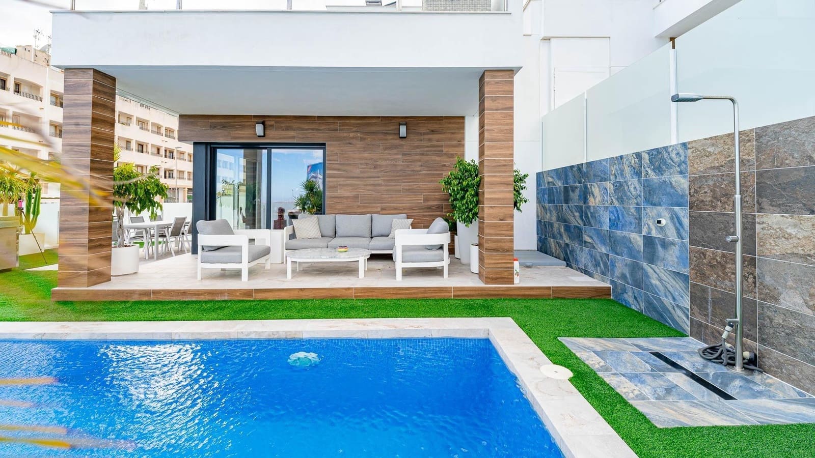 Chalet de 3 habitaciones en Orihuela en venta con piscina - 520.000 € (Ref: 9596393)