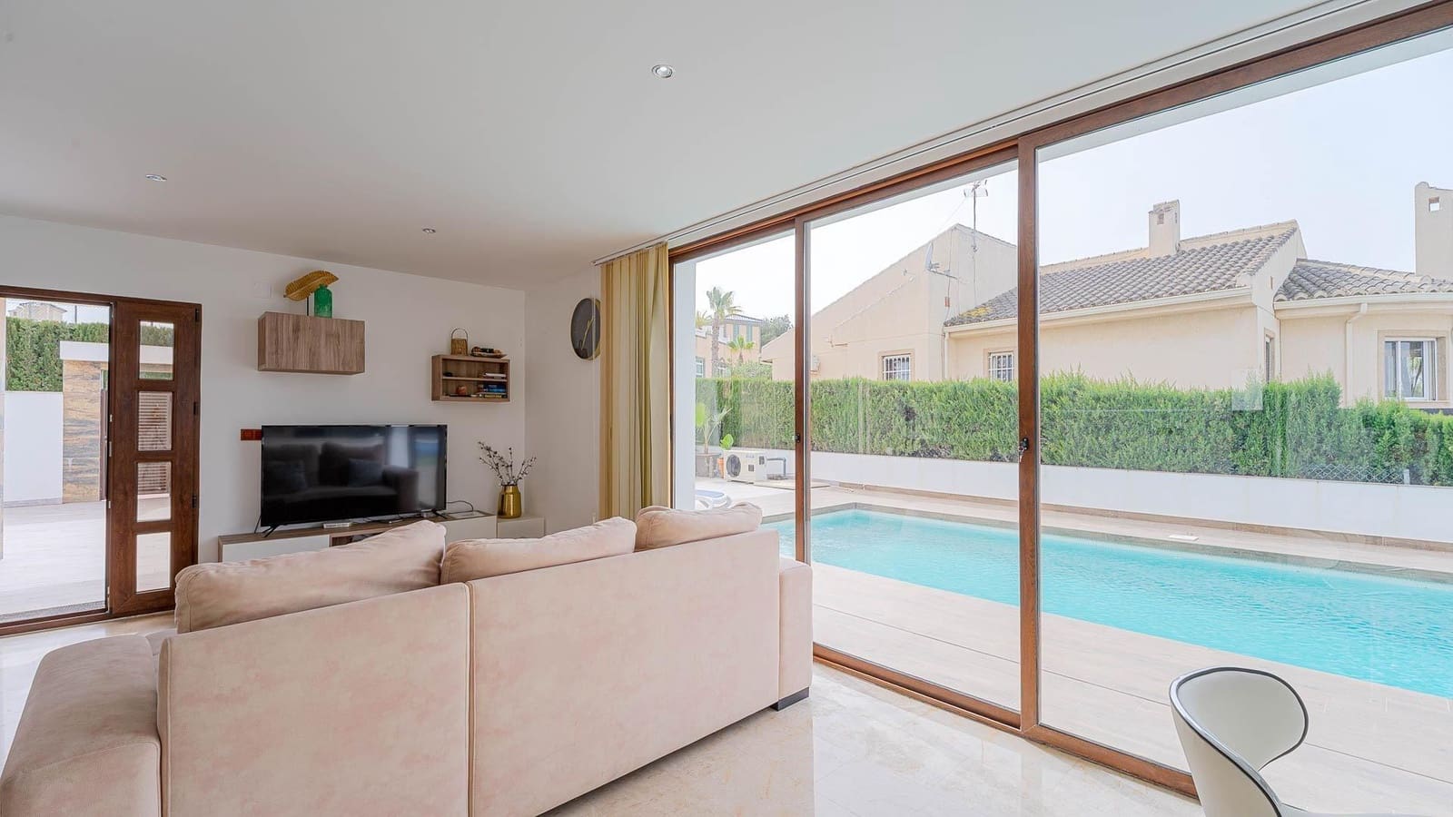 6 bedroom Villa for sale in Rojales with pool - € 565,000 (Ref: 9659599)