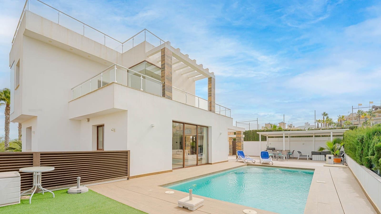 6 bedroom Villa for sale in Rojales with pool - € 565,000 (Ref: 9659599)