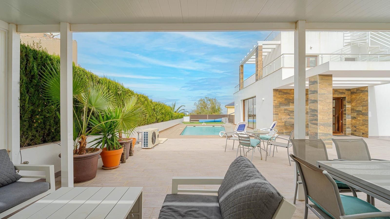 6 bedroom Villa for sale in Rojales with pool - € 565,000 (Ref: 9659599)