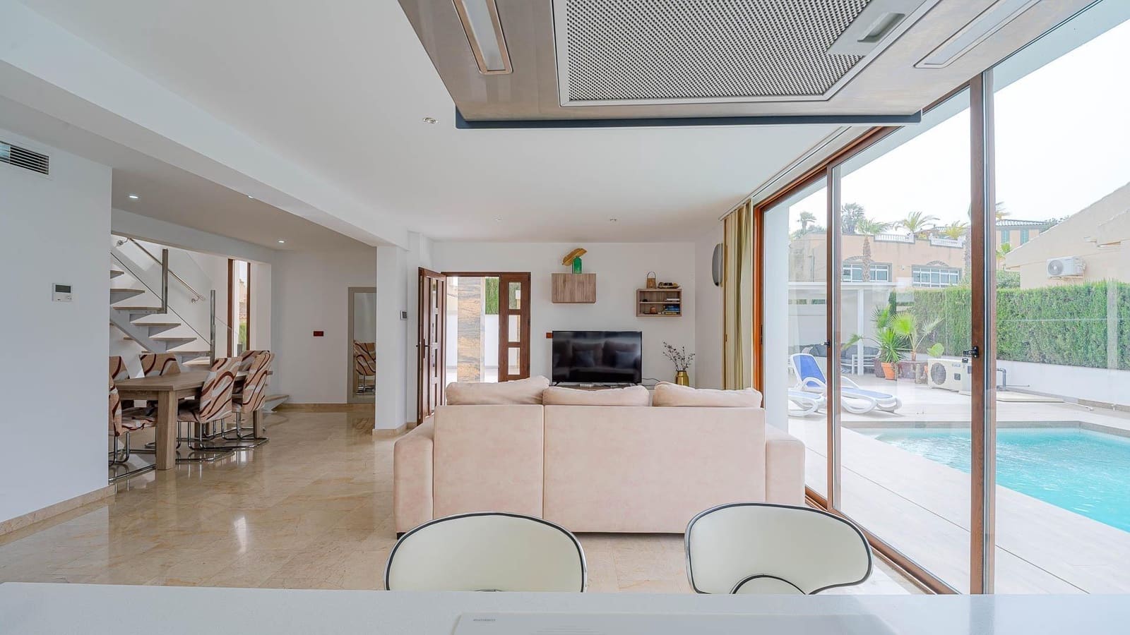 6 bedroom Villa for sale in Rojales with pool - € 565,000 (Ref: 9659599)